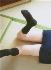日本学生纯黑色中筒袜 高筒学生袜图片