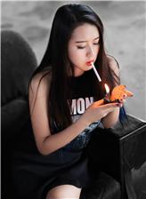 超清社会图片霸气女抽烟大图 