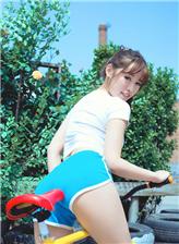 gogort人体的最新网站套图欣赏单车小短裤妹纸的写真