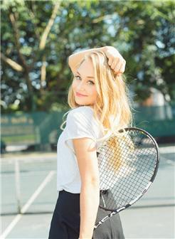 俄罗斯网球美女金发短裙美腿户外写真