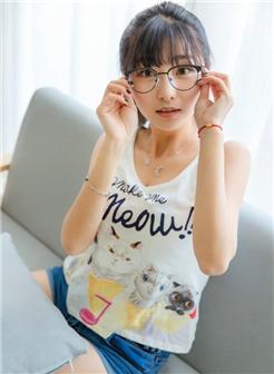 中国好胸第248期眼镜女生沙发美乳单纯写真