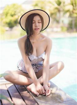 日本纯爱带着草帽的性感女优白皙美乳烈日写真