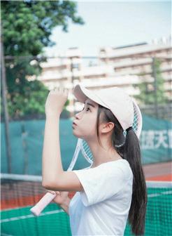 真空打网球的妹子鸭舌帽户外清纯氧气写真