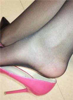 漫美女丝袜美腿诱惑图片分享给大家.