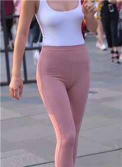 街拍:瑜伽裤 修身塑形彰显女人魅力