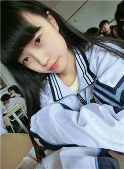 16岁女生穿校服照片