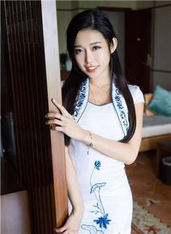  长发大美妞luvian本能休闲写真也性感高清【