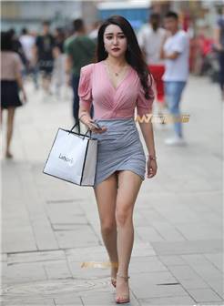 路人街拍,北京女孩:喜欢图一,穿衣打扮,有一种放荡不羁的性感