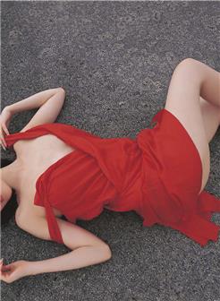 饥饿放荡的熟妇红色纱裙没穿胸罩躺在马路上写真