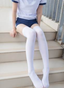 年轻美女大学生 JK制服白色裤袜美腿高清大尺度