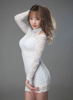 前凸后翘身材唯美的韩国嫩模蕾丝包臀裙上演私