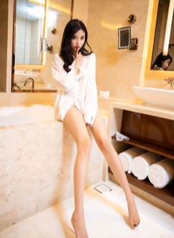 亚洲女人杨晨晨浴室泡泡浴齐逼白衬衫艺术照