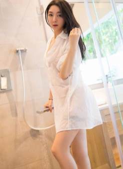 性感女人的白衬衣韩国性感美女小姐姐浴室湿身