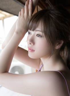 日本美女艺人白石麻衣清纯私房写真