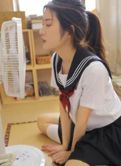 日本美少女JK制服超短裙性感白丝袜私房唯美写真