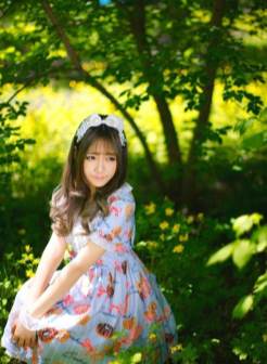 森系美女甜美笑容清新气质写真