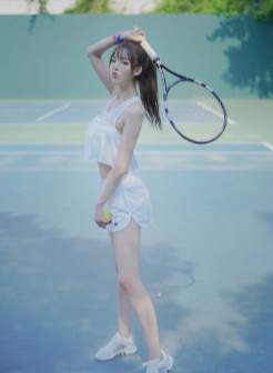 极品清纯美女高马尾辫小蛮腰大长腿网球场运动写真