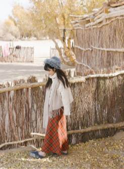 秋季清纯少女之应户外沙漠拍摄写真图片