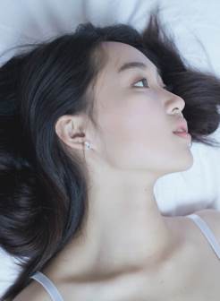 亚洲美女床上清纯白皙玉体养眼写真图片