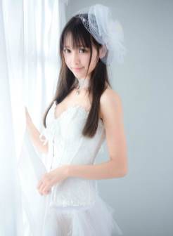 性感白色薄纱公主造型清纯美女 低胸长筒丝袜秀好身材