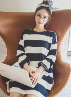 韩国漂亮脸蛋眼镜条纹衫美女模特