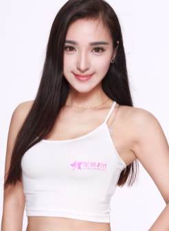 大眼长发清纯美女