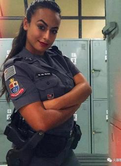 超级丰满大爆乳女警察免费不卡,看起来就十分丰满,体型十分健壮