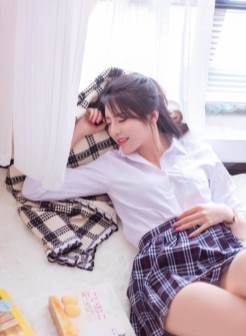 日本性感制服美女超短裙长筒袜白皙美腿诱惑写真