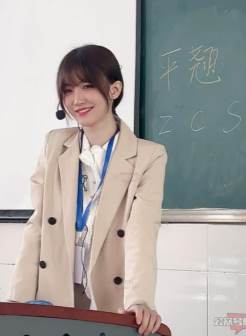 抖音是佳雪呀个人资料，她在重庆哪个学习当老师，真实身份是什么？
