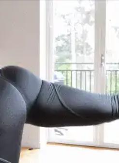 一个哑铃一张瑜伽垫看性感辣妈如何打造完美翘臀动态图片