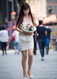 高质量街拍!极具魅惑的重庆街头美丽少妇!全是高跟鞋大长腿