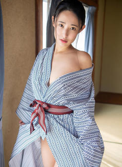 穿浴袍的日本人体艺术裸体美女模特写真图片