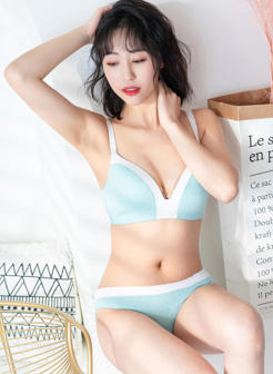 亚洲在线精品韩国内衣美女图片写真高清