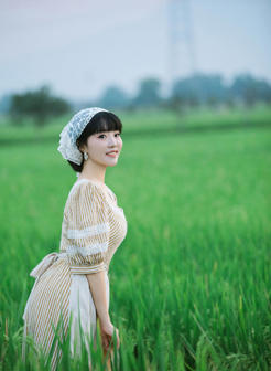 稻田里的清纯乡村美女高清绿色养眼美女壁纸图片