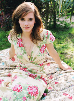 艾玛·沃森_Emma Watson_花丛写真套图Bravo2007.艾玛沃特森_Emma Watson_花丛写真套图07年Bravo