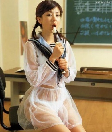 日本透明校服女孩图片 日本透明校服女生(点击浏览下一张趣图)