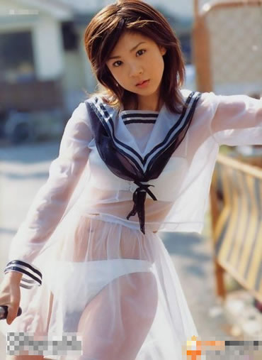 日本透明校服女孩图片 日本透明校服女生(4)(点击浏览下一张趣图)