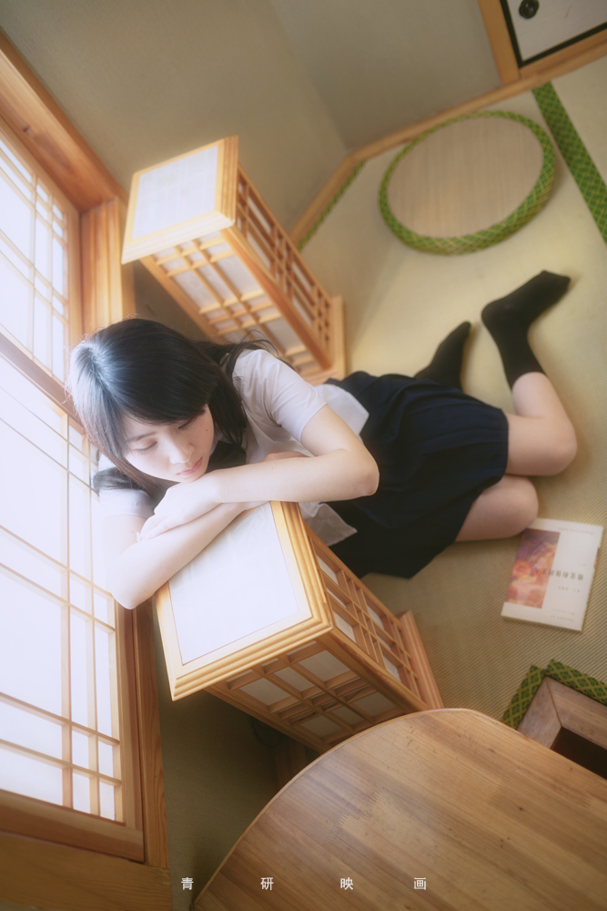 日本学生纯黑色中筒袜 高筒学生袜图片(4)(点击浏览下一张趣图)