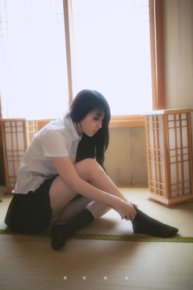 日本女学生中同袜图片 穿高筒袜的日本电影图片(点击浏览下一张趣图)