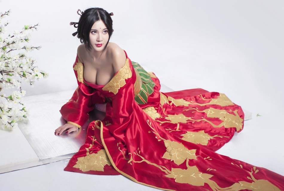 中国第一乳神李海丽 中国十大最美女神(点击浏览下一张趣图)