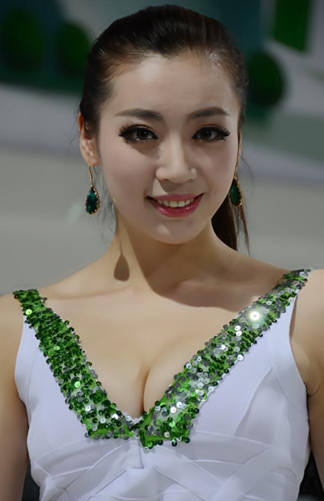 新疆成熟美女图片(2)(点击浏览下一张趣图)