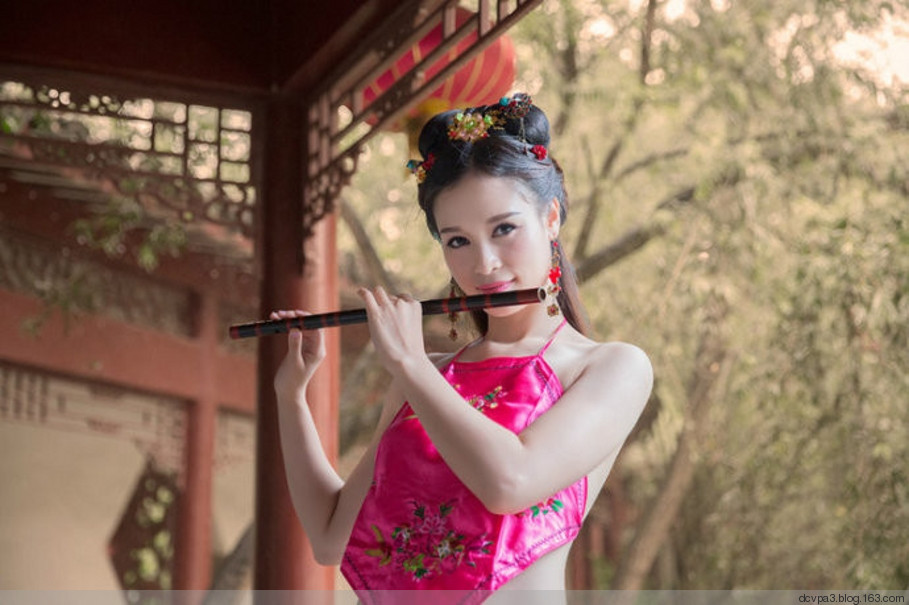 中国成熟妇女穿紧身衣(3)(点击浏览下一张趣图)