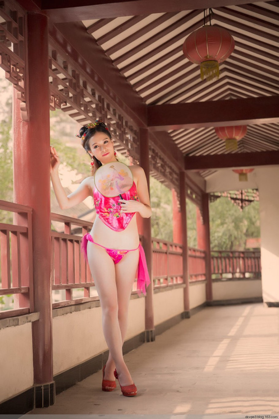 中国成熟妇女穿紧身衣(4)(点击浏览下一张趣图)
