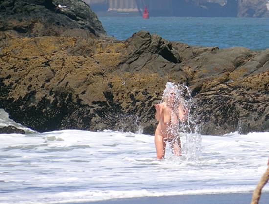 海滩浴场天体女人9(点击浏览下一张趣图)