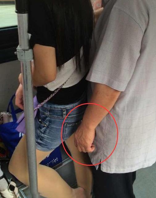 穿开裆裤的女人坐公交被摸(点击浏览下一张趣图)