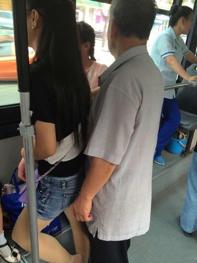穿开裆裤的女人坐公交被摸(2)(点击浏览下一张趣图)