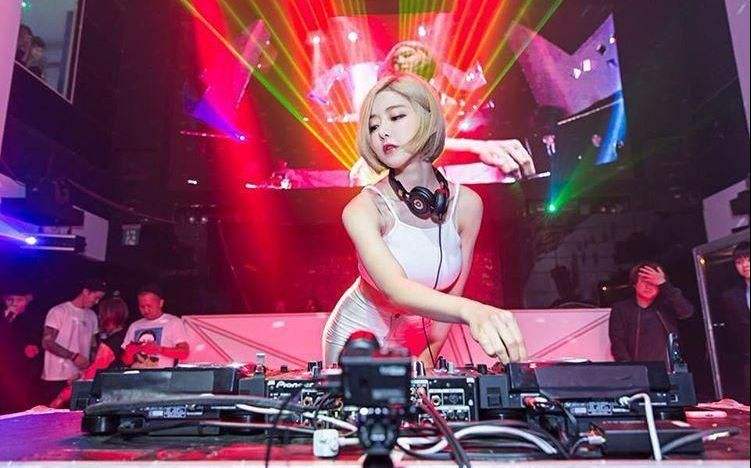 韩国第一女djsoda夜店图片(点击浏览下一张趣图)