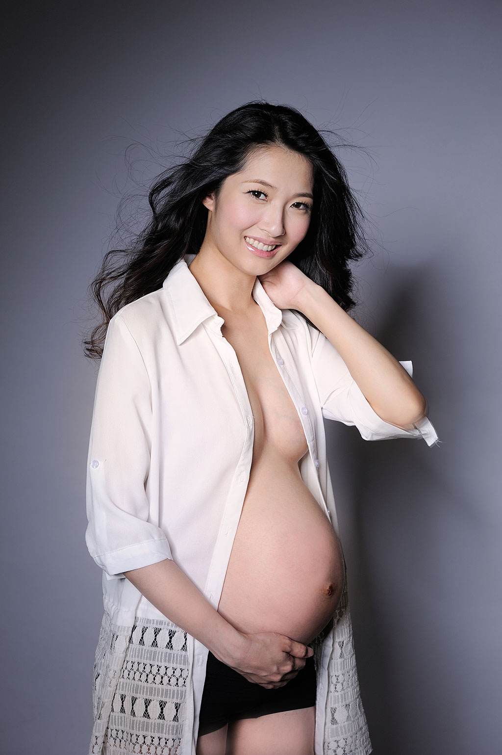 私房照双胞胎孕妇大肚子图片(3)(点击浏览下一张趣图)