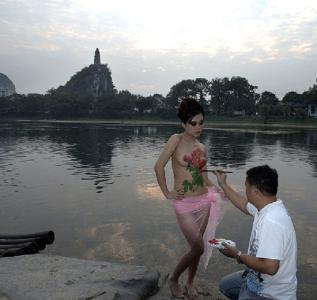 中国最开放的山水人体(4)(点击浏览下一张趣图)