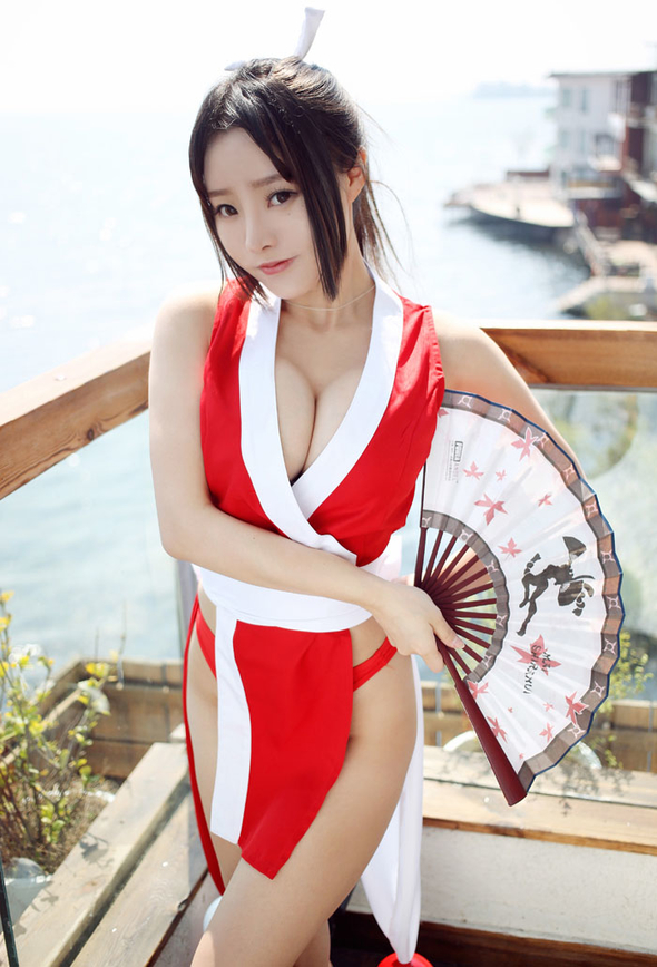 1000部未满18岁勿进 游戏 cosplay美女性感图片(2)(点击浏览下一张趣图)